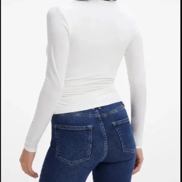 GOOD AMERICAN | Low-Cut Good Touch Soft Long Sleeve Wrap Top in Ivory | Size 2 - Picture 4 of 11